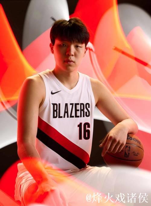 杨瀚森爆发砍下18分10板4助，开拓者紧急召回